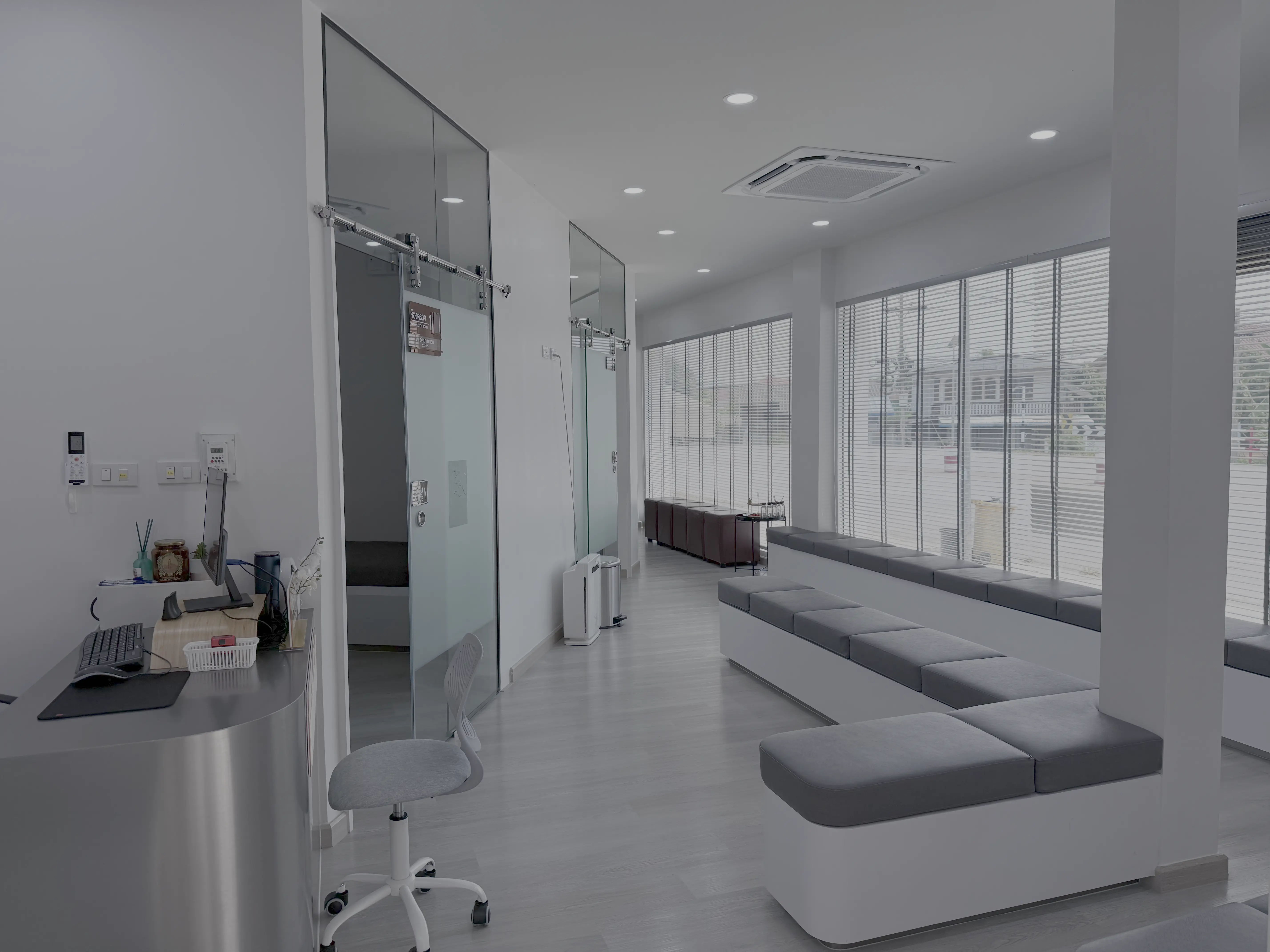 ห้องรอผู้ป่วย วัฒนาคลินิก สะอาดสะดวกสบาย