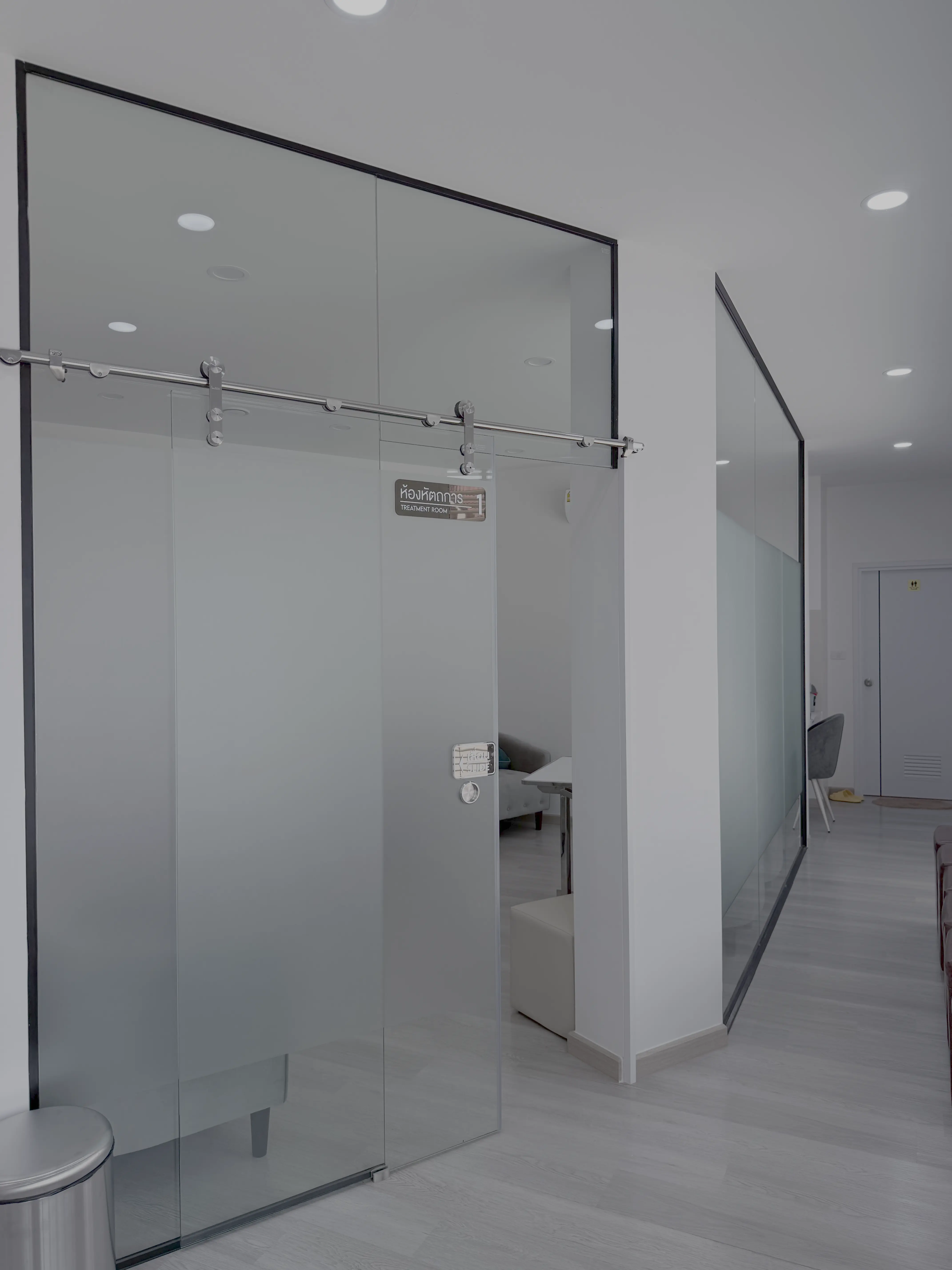 ห้องตรวจโรค อุปกรณ์ทางการแพทย์ครบครัน วัฒนาคลินิก