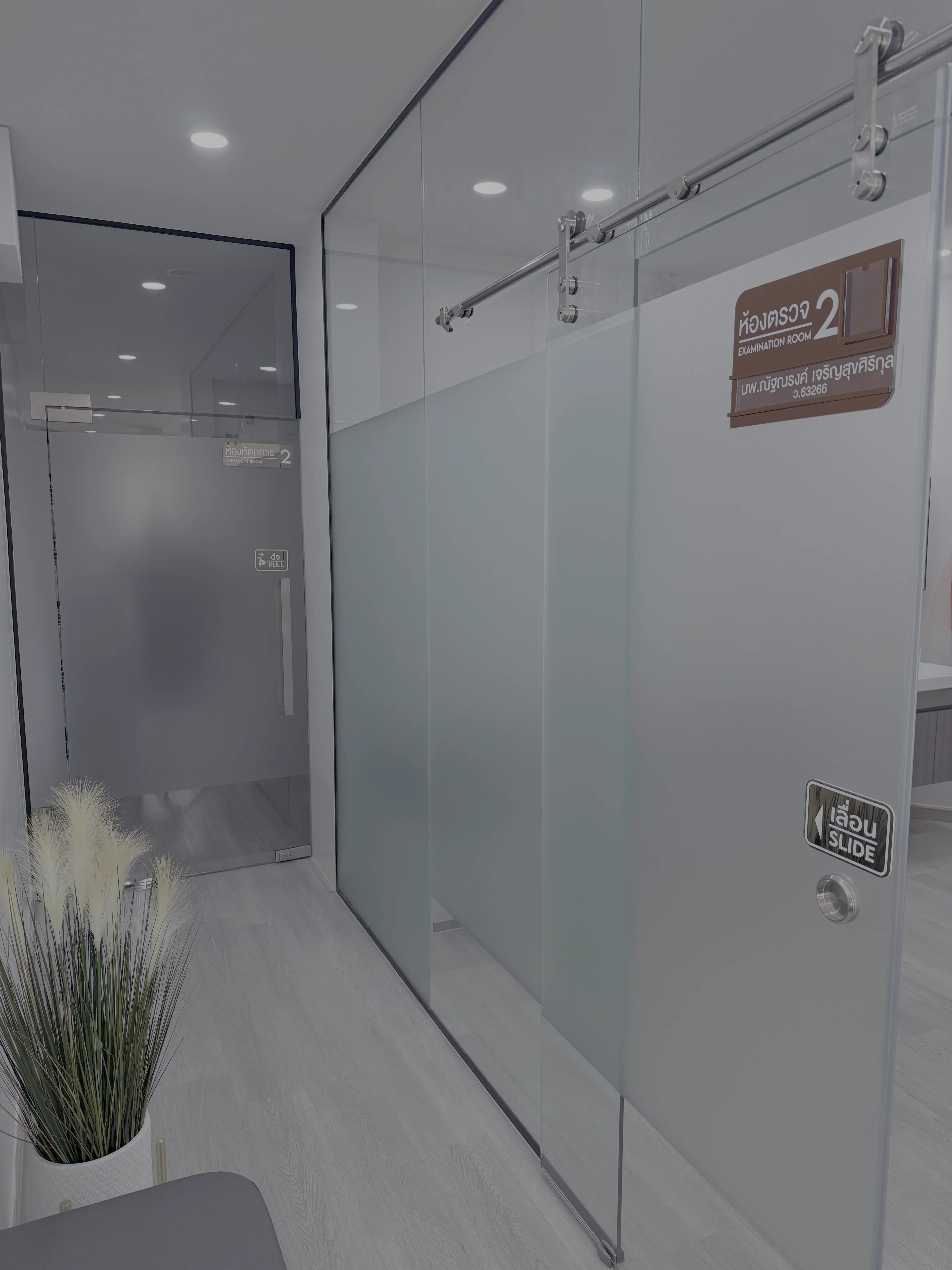 ทางเดินภายในคลินิก สะอาด ปลอดภัย
